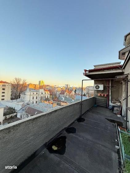 Apartament cu 3 camere în Calea Victoriei