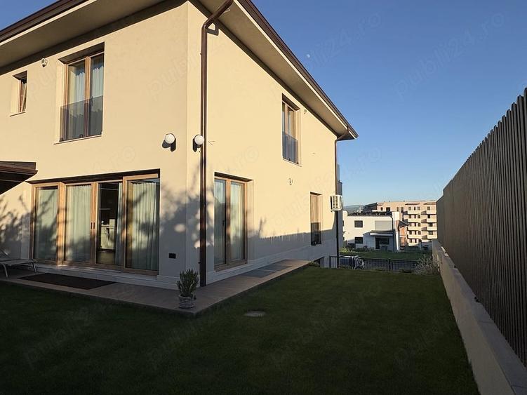 Casă cu 7 camere cu Teren 300 Mp în Iris