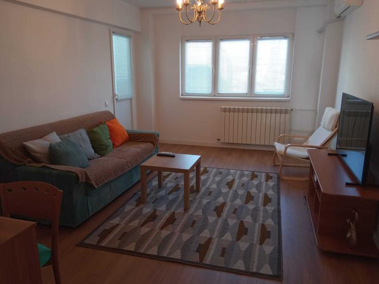 Apartament cu 3 camere decomandat în Calea Victoriei