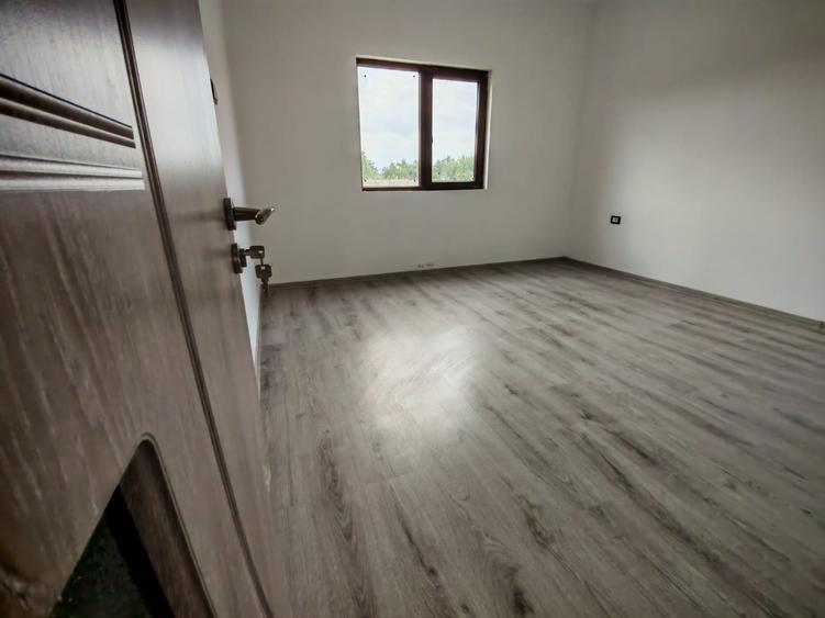 Casă individuală cu 5 camere cu Teren 230 Mp în Lumina