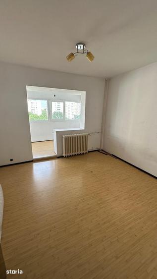 Apartament cu 4 camere semidecomandat în Colentina