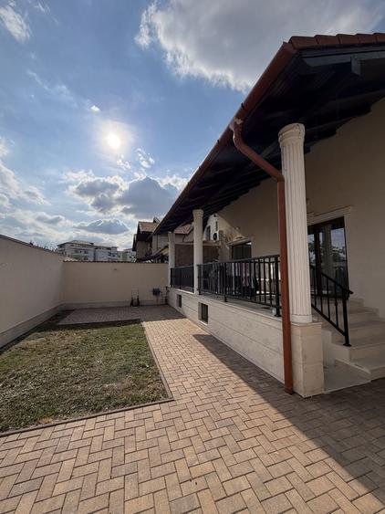 Casă cu 4 camere în Tineretului