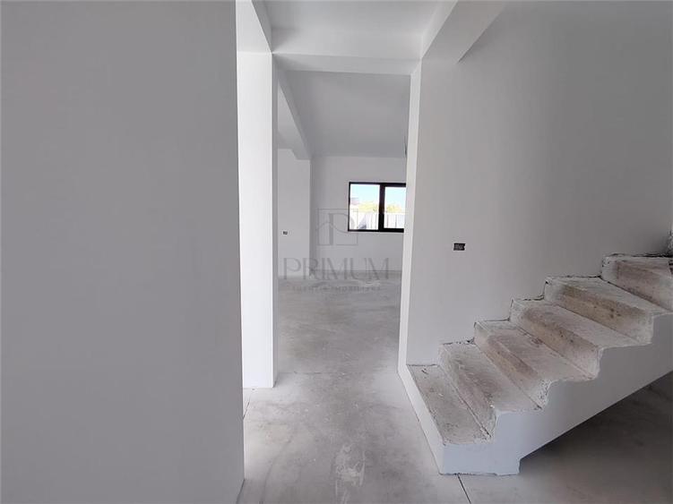 Duplex cu 4 camere cu Canalizare în Moșnița Nouă