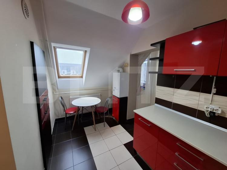Apartament cu 3 camere semidecomandat, mobilat în Micro 16
