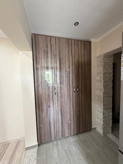Apartament cu 3 camere decomandat, mobilat în Central