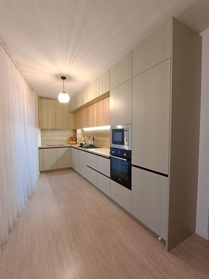 Apartament cu 3 camere semidecomandat în Aeroport