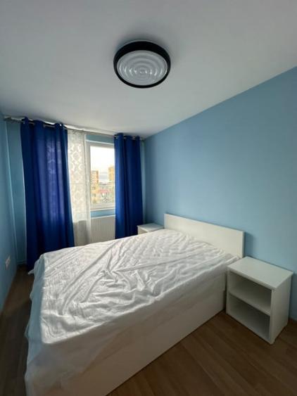Apartament cu 4 camere decomandat în Central