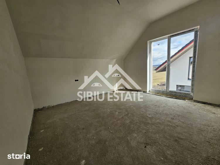 Casă cu 4 camere cu Teren 440 Mp în Șura Mică