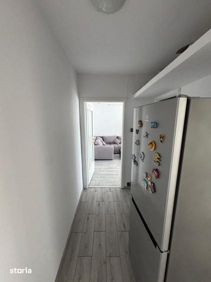 Apartament cu 2 camere semidecomandat în Craiovița Nouă
