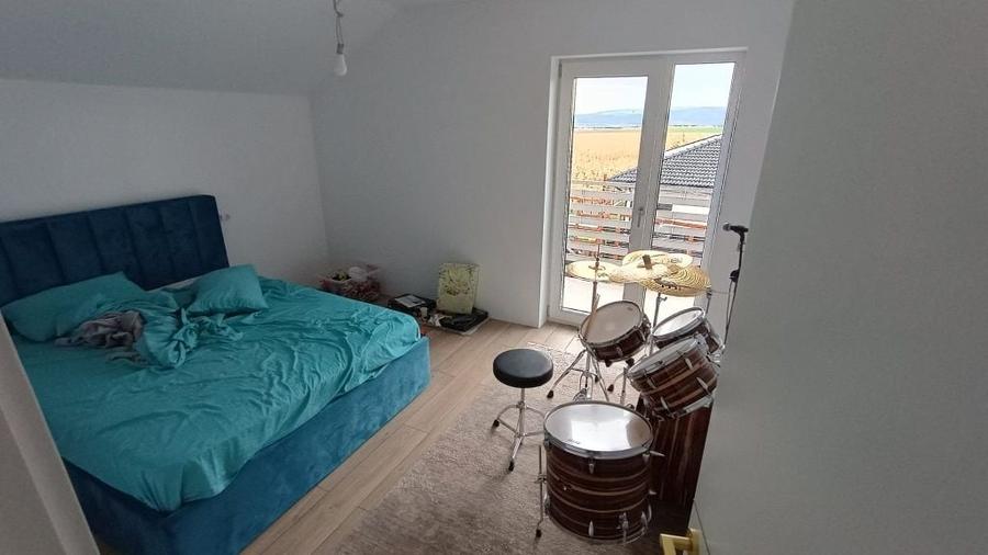 Casă cu 4 camere în Aroneanu