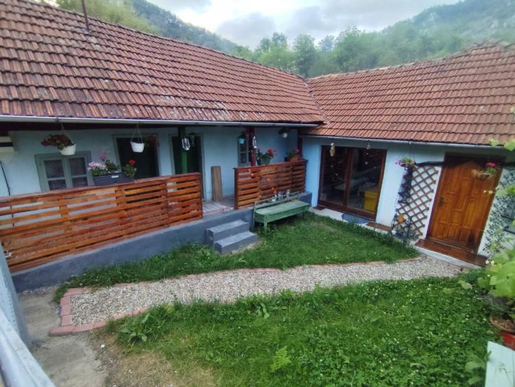 Casă cu 4 camere cu Teren 268 Mp în Boiu