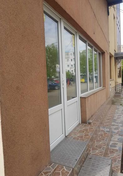 Spațiu comercial, de 36 mp, în Malu Roșu