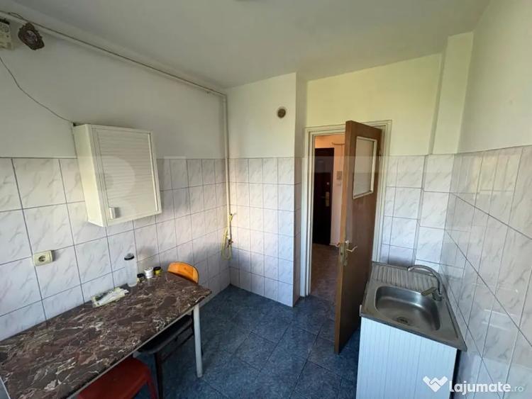 Apartament cu 2 camere semidecomandat în Craiovei
