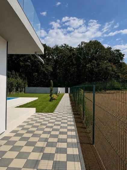 Casă individuală cu 4 camere cu Piscina în Ghermănești