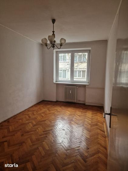 Apartament cu 3 camere decomandat în George Enescu