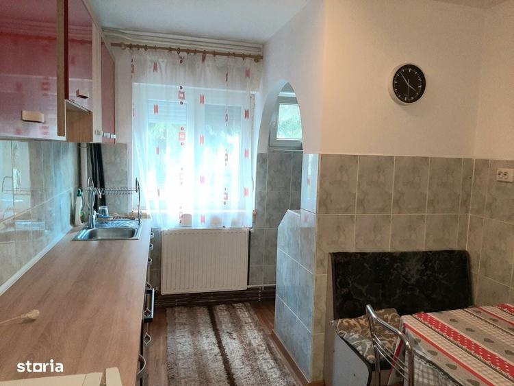 Apartament cu 3 camere semidecomandat în Micro 16