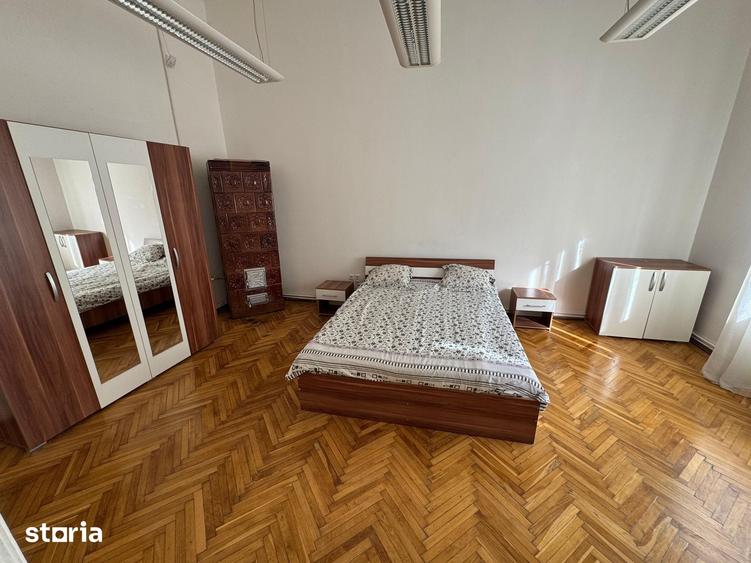Apartament cu 3 camere semidecomandat în P-ța Unirii