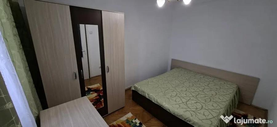 Apartament cu 3 camere semidecomandat în Alexandru cel Bun