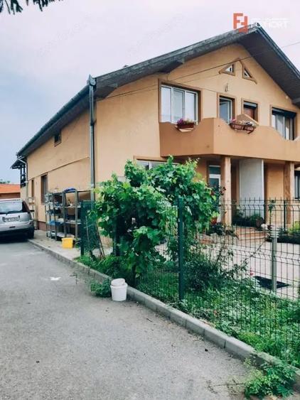Casă cu 4 camere cu Teren 500 Mp în Giarmata