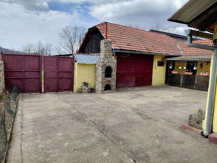Casă cu 3 camere cu Teren 2158 Mp în Fârdea