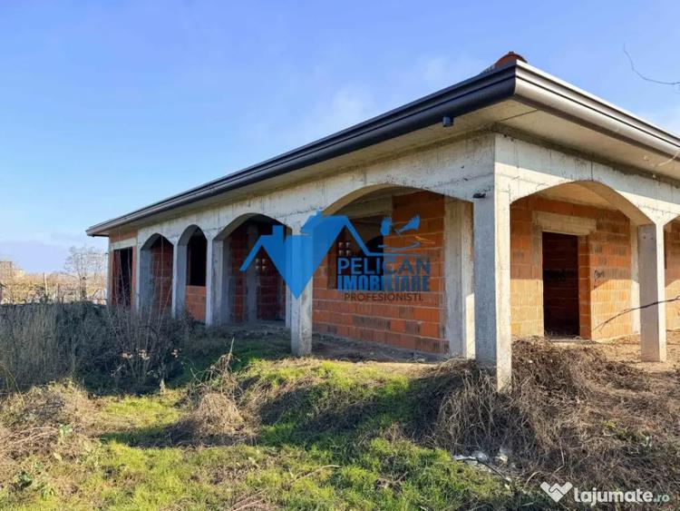 Casă cu 4 camere cu Teren 1376 Mp în Mahmudia