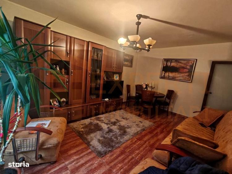 Apartament cu 3 camere decomandat în Casa de Cultură