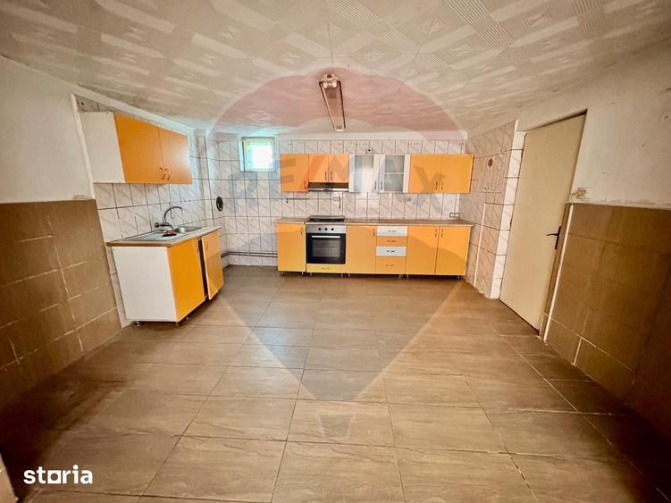 Casă cu 4 camere cu Teren 292 Mp în Central