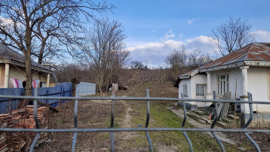 Casă cu 4 camere în Ungureni