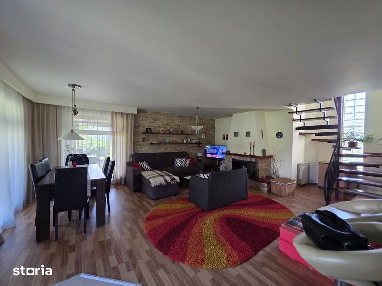 Casă cu 4 camere cu Teren 5095 Mp în Șoimuș