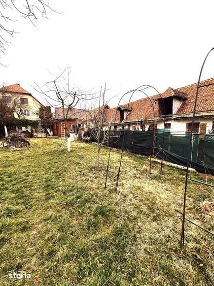 Casă cu 5 camere cu Teren 1167 Mp în Sânpetru