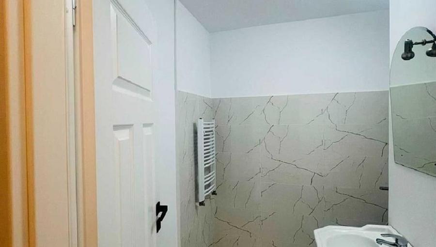 Apartament cu 4 camere decomandat în Tineretului