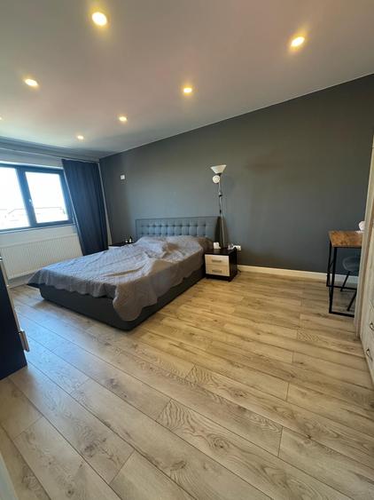 Apartament cu 3 camere semidecomandat în Drumul Taberei