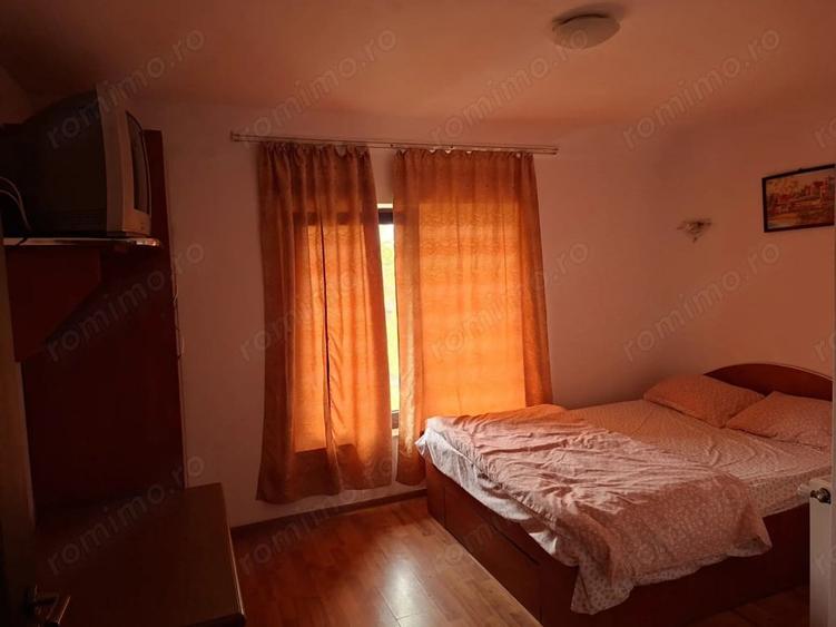 Casă cu 9 camere cu Teren 960 Mp în Bercu Roșu