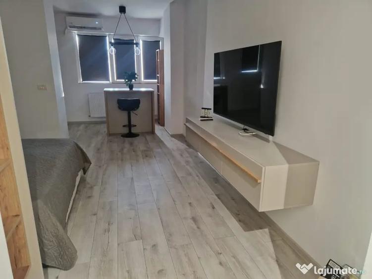 Garsonieră decomandată în Central