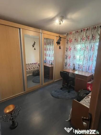 Apartament cu 3 camere decomandat în Vâlcea