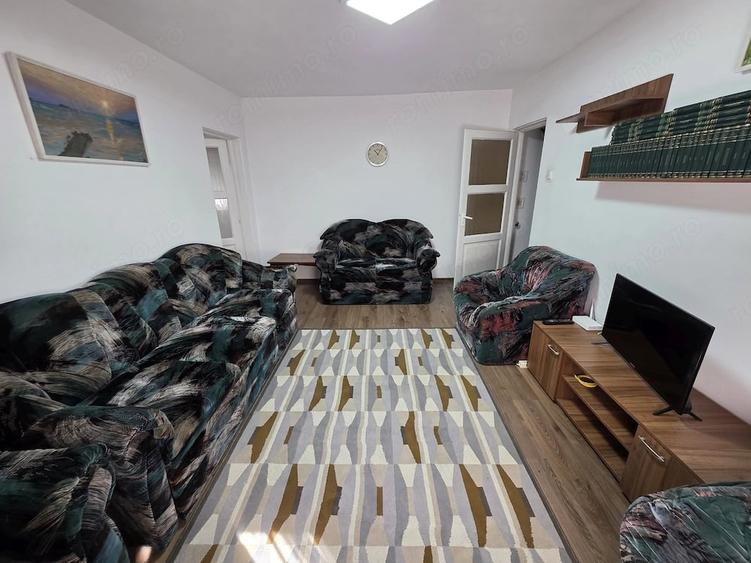 Apartament cu 3 camere semidecomandat în Cetății