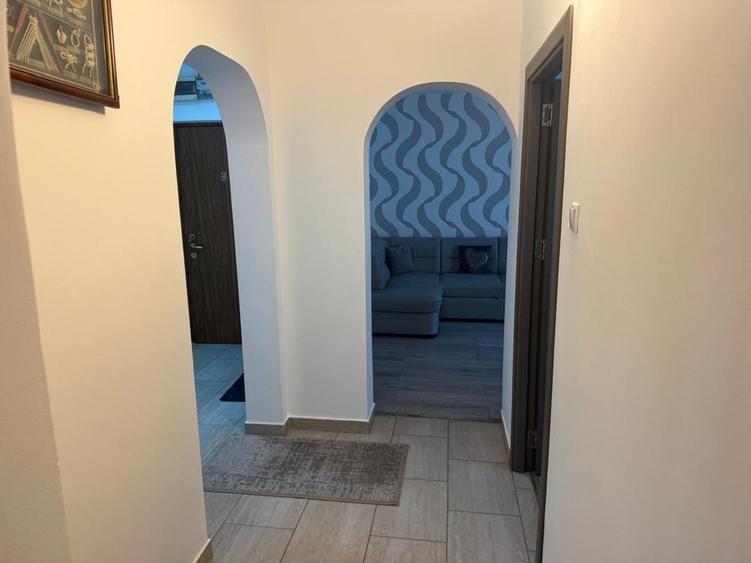 Apartament cu 3 camere decomandat în Drumul Taberei
