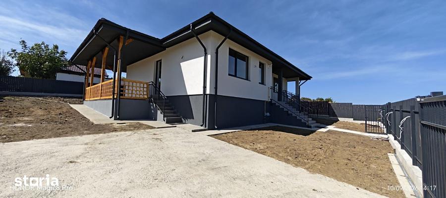 Casă cu 3 camere cu Teren 650 Mp în Tomești