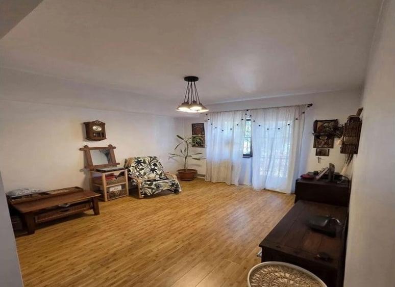 Casă cu 5 camere cu Teren 240 Mp în Barbu Văcărescu