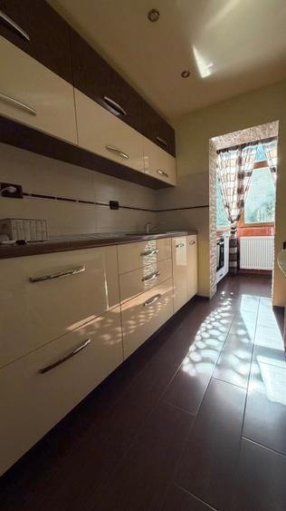 Apartament cu 2 camere decomandat în Școlilor