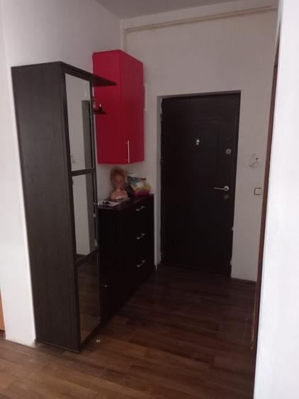 Apartament cu 3 camere semidecomandat în Chiajna