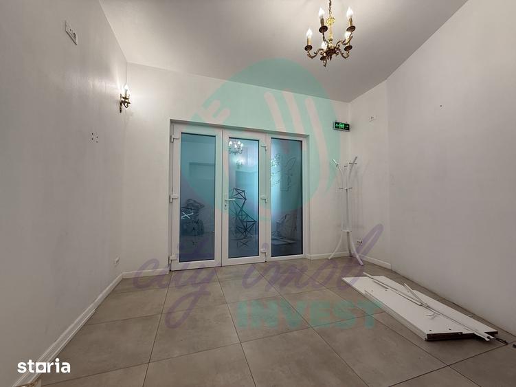 Casă cu 10 camere cu Teren 215 Mp în Tei