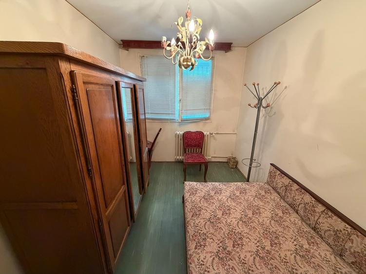 Apartament cu 3 camere semidecomandat în Titan