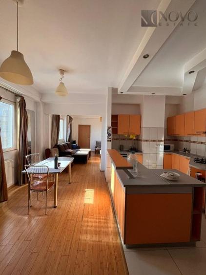 Apartament cu 4 camere decomandat, mobilat în P-ța Romană