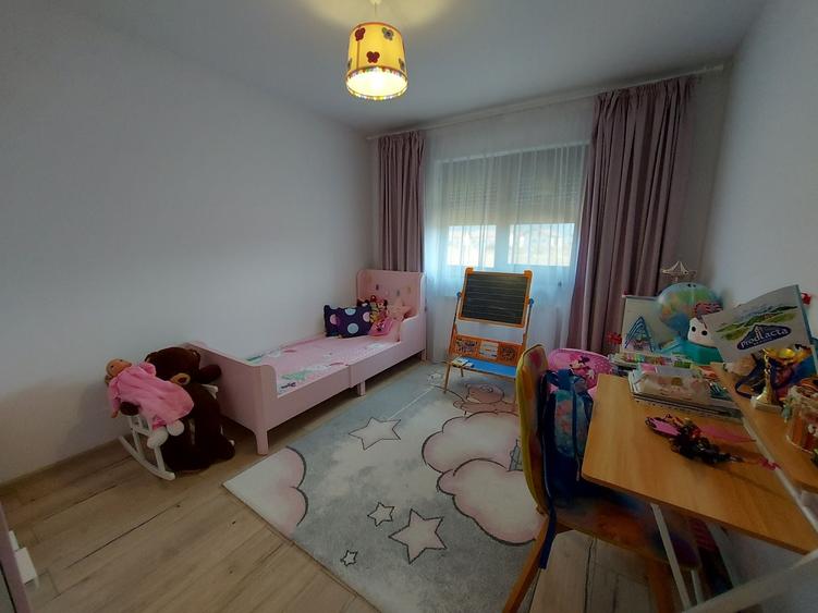 Casă cu 4 camere cu Teren 250 Mp în Central