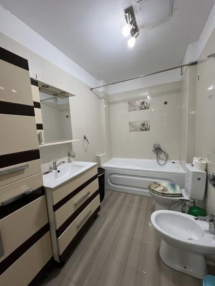 Apartament cu 2 camere decomandat, mobilat în City Park Mall