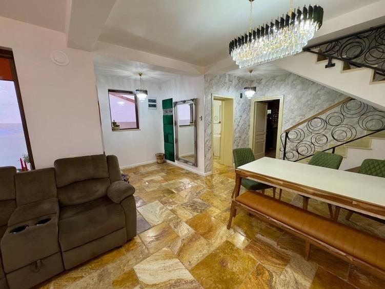 Casă individuală cu 5 camere cu Canalizare în Central