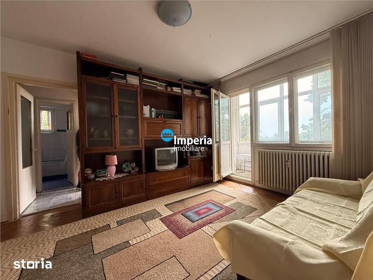 Apartament cu 3 camere semidecomandat în Tătărași
