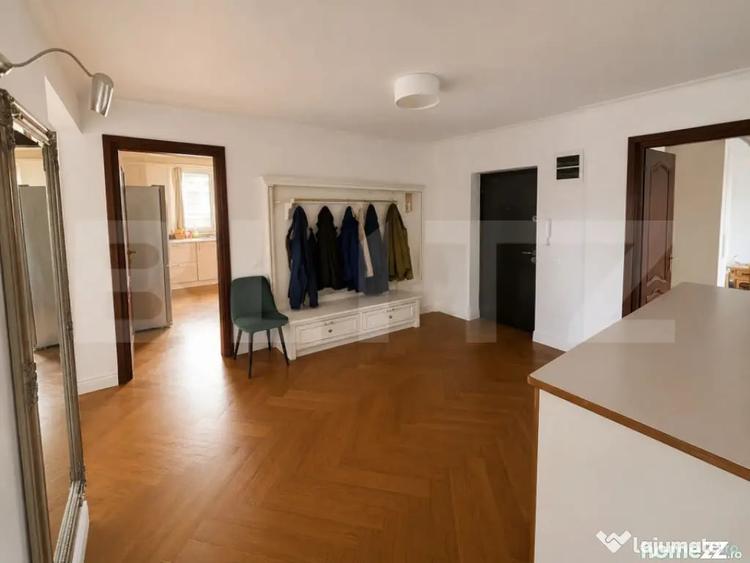 Apartament cu 7 camere decomandat în Grigorescu
