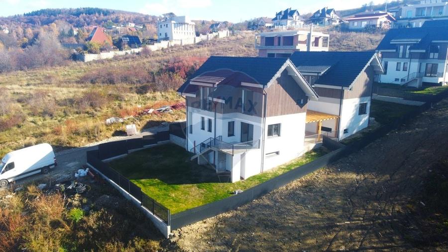 Casă individuală cu 7 camere cu Teren 350 Mp în Sălicea